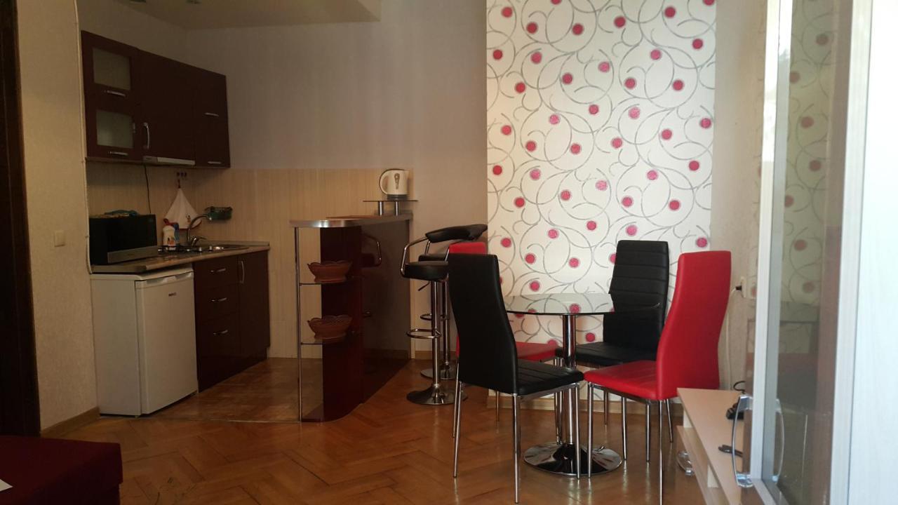 Apartment On Rustaveli Avenue Тбилиси Экстерьер фото